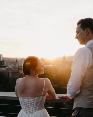 a zurich rooftop wedding for the books! That evening mood was exactly what you dream of when celebrating your wedding on a gorgeous rooftop in the middle of zurich 🤍💙
